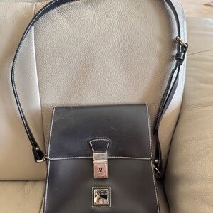 Authentic vintage Dooney & Bourke all leather Black shoulder bag